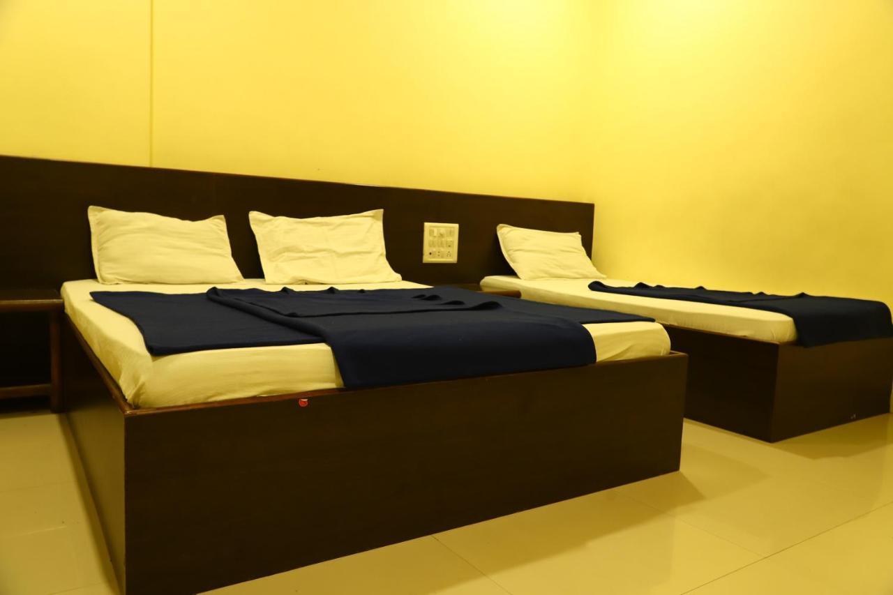 Sai Madhavi Palace Hotel Shirdi Exterior photo