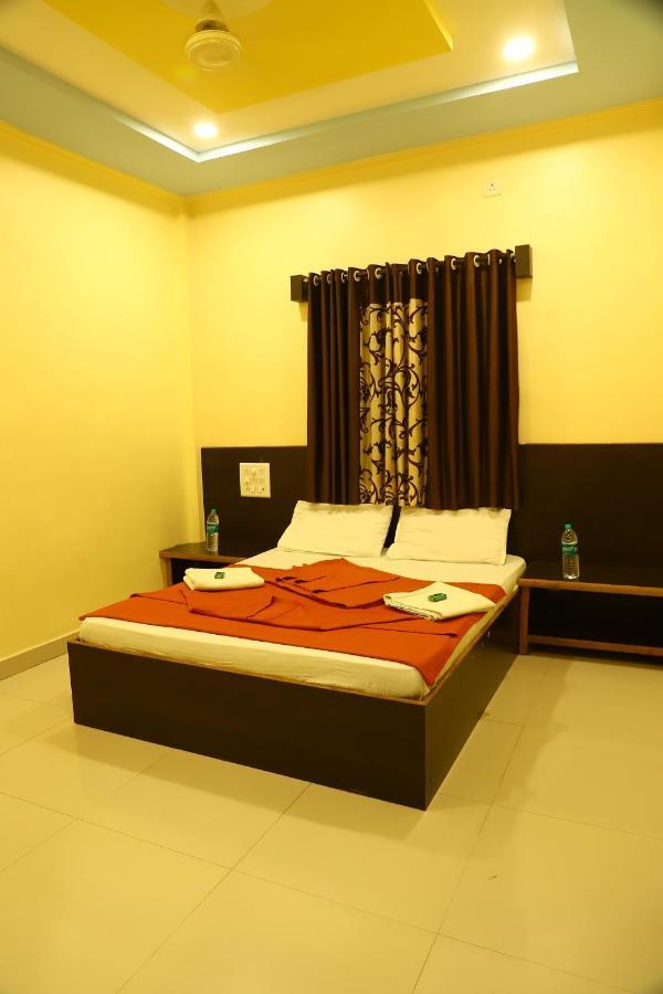 Sai Madhavi Palace Hotel Shirdi Exterior photo