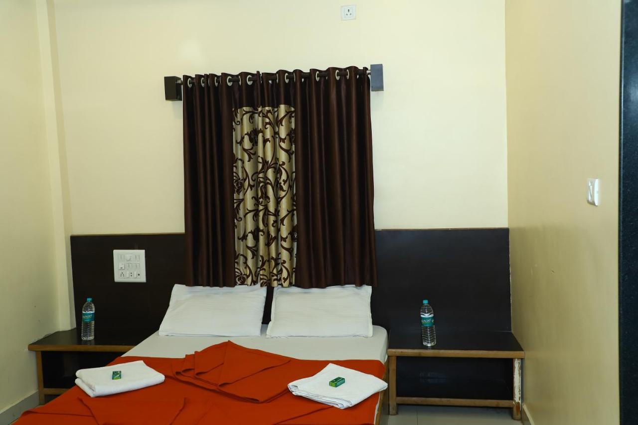 Sai Madhavi Palace Hotel Shirdi Exterior photo